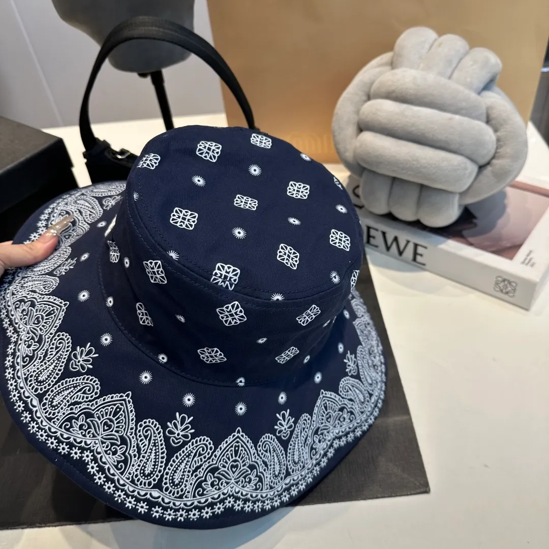 P70 Miumiu Miumiu new order style embroidered graffiti bucket hat🧢big brand style is super easy to match, get it now!