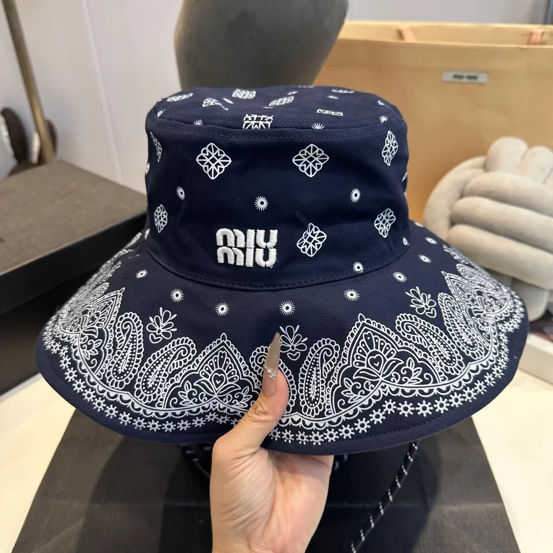 P70 Miumiu Miumiu new order style embroidered graffiti bucket hat🧢big brand style is super easy to match, get it now!
