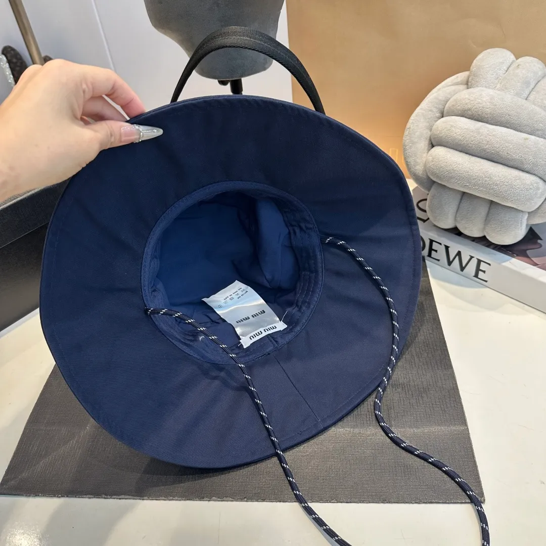 P70 Miumiu Miumiu new order style embroidered graffiti bucket hat🧢big brand style is super easy to match, get it now!