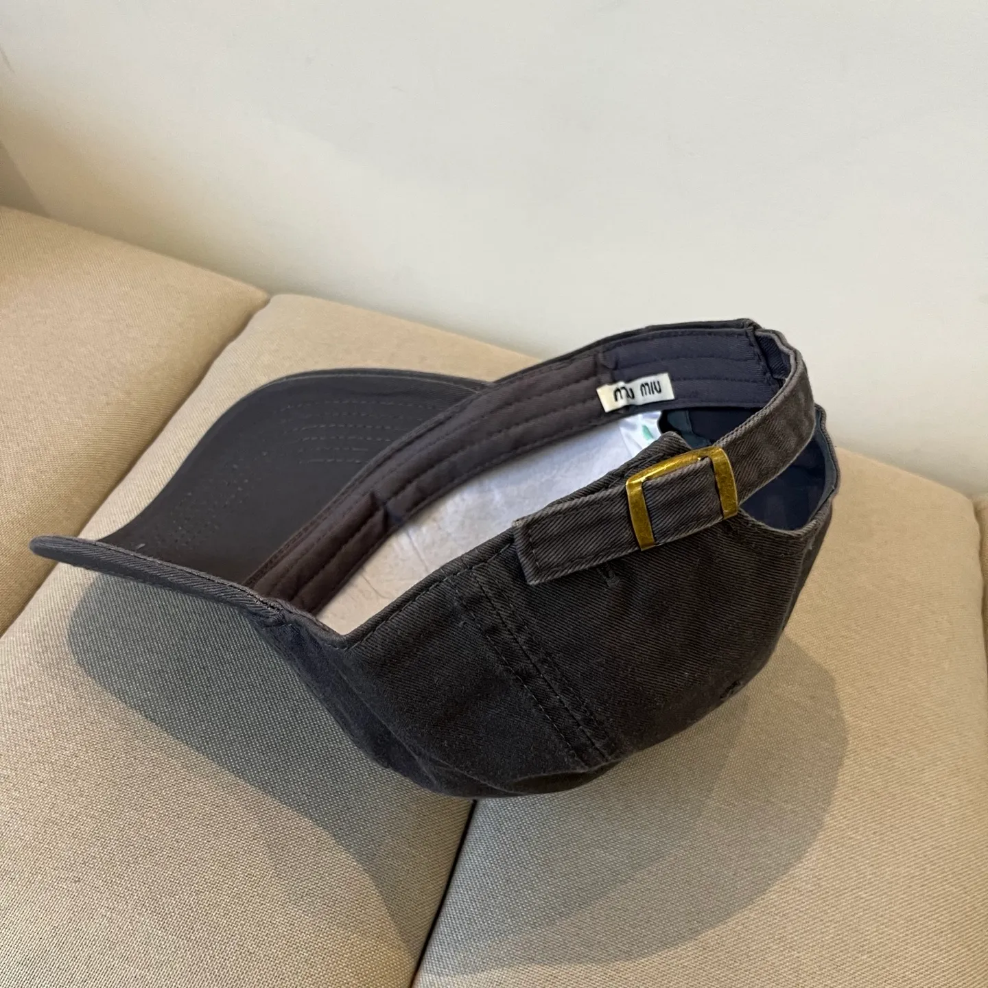 P54 miumiu original spring and summer new baseball cap, authentic mold customization, original workmanship is meticulous and the quality is superb!
