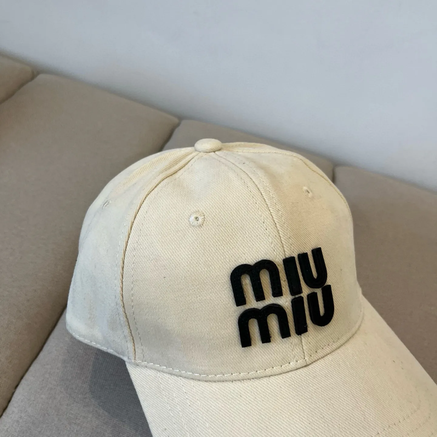 P60 miumiu original spring and summer new baseball cap, authentic mold-making and custom-made, the original workmanship is meticulous and the quality is superb!