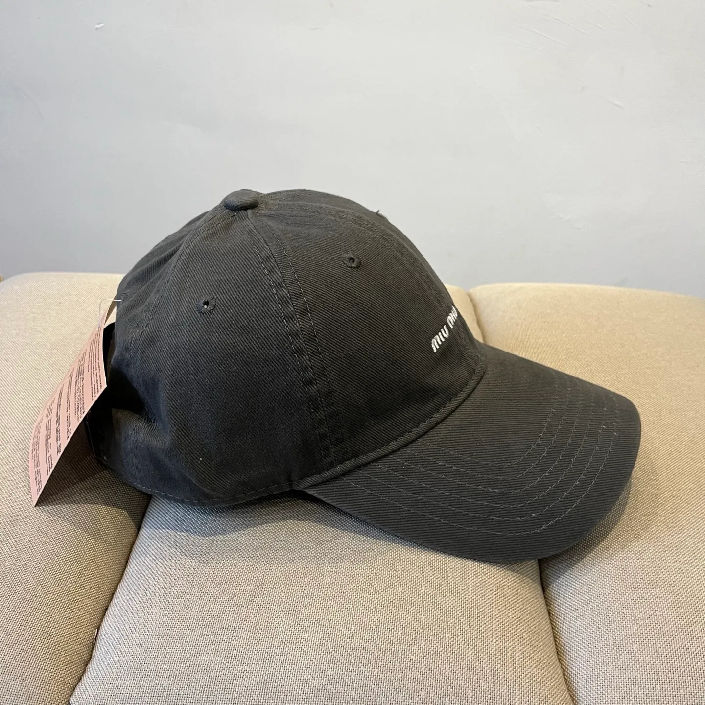 P60 miumiu original spring and summer new baseball cap, authentic mold-making and custom-made, the original workmanship is meticulous and the quality is superb!
