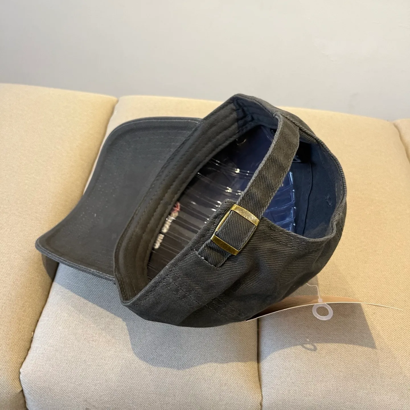 P60 miumiu original spring and summer new baseball cap, authentic mold-making and custom-made, the original workmanship is meticulous and the quality is superb!