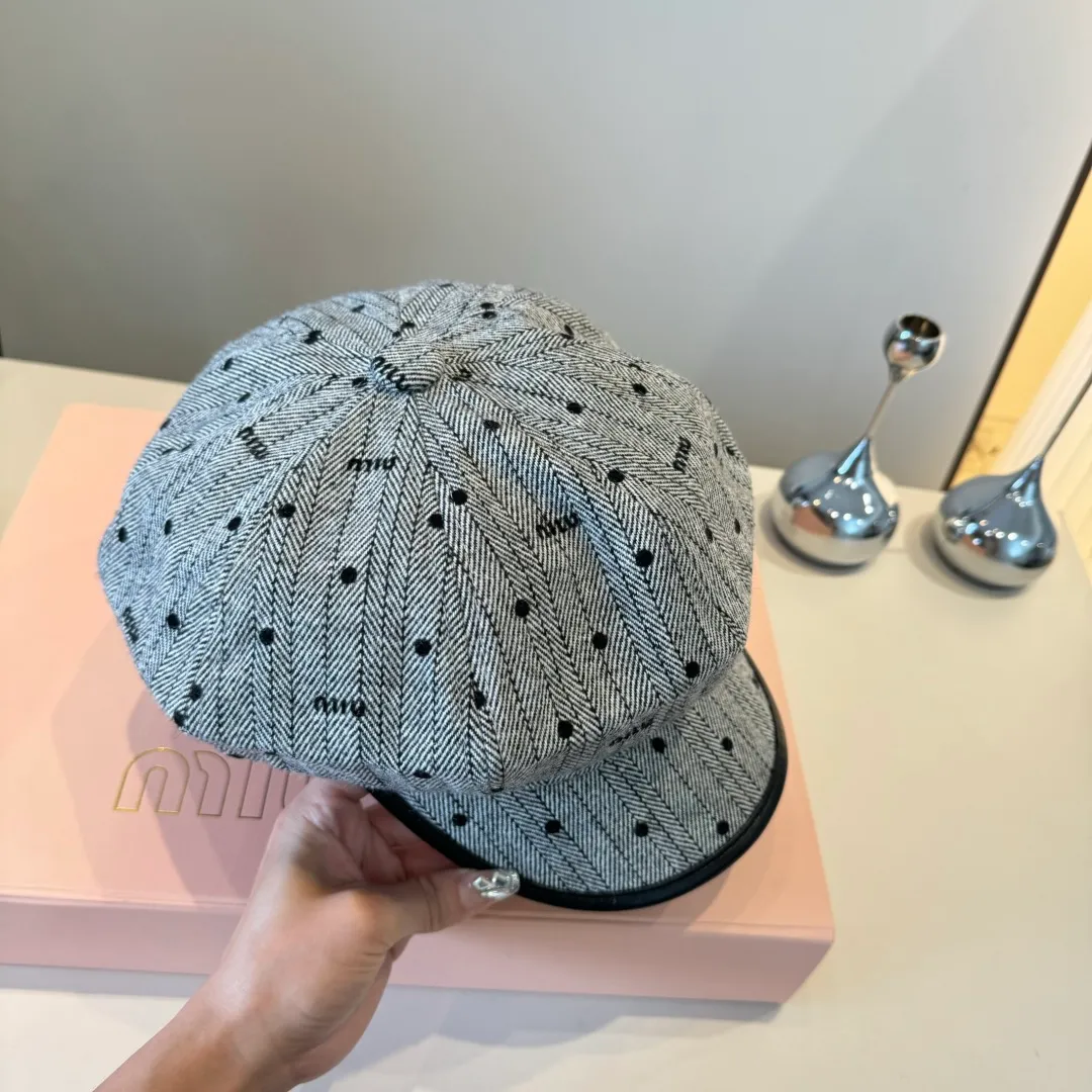 💰100¥ miumiu new duck bill painter's hat, head circumference 57cm