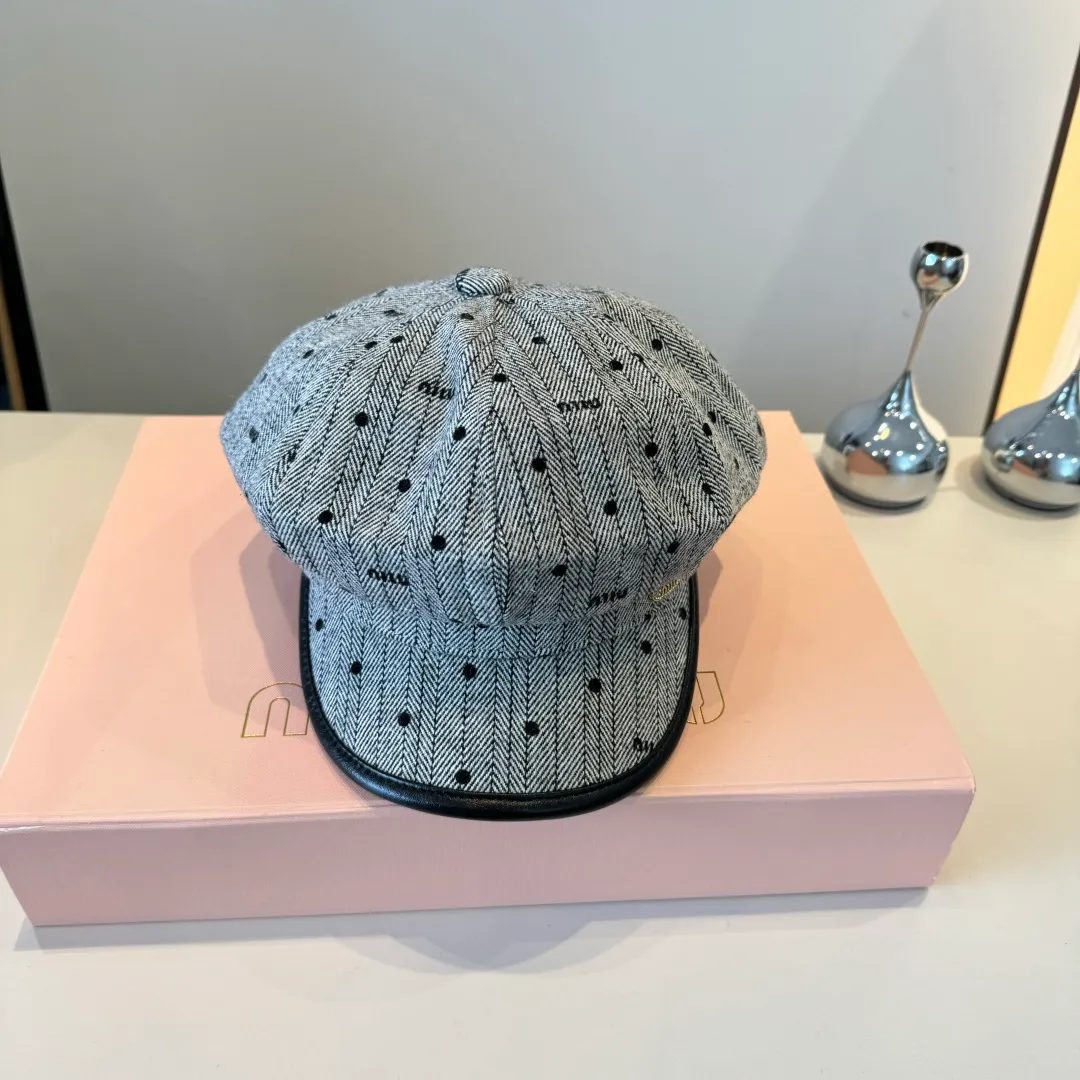 💰100¥ miumiu new duck bill painter's hat, head circumference 57cm