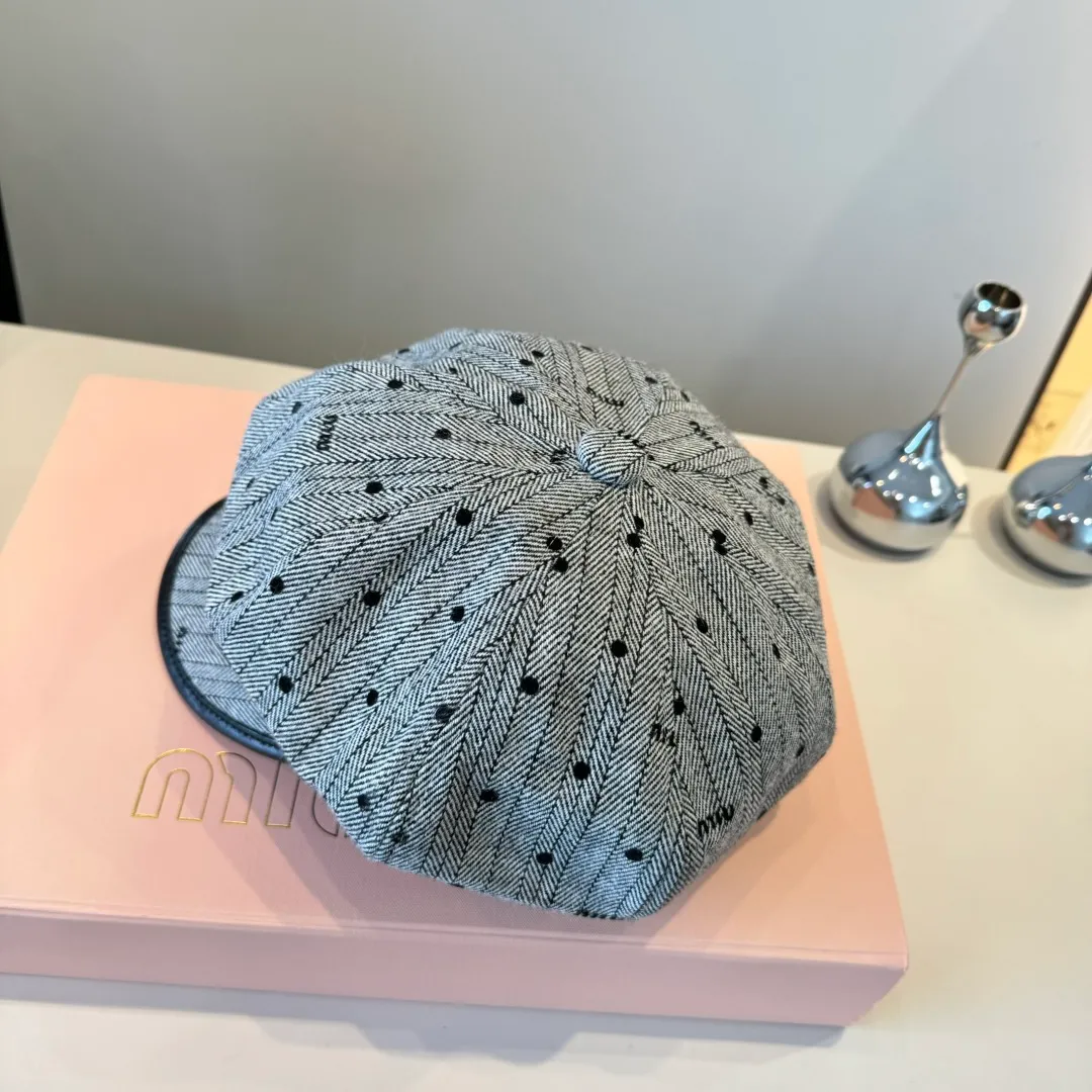 💰100¥ miumiu new duck bill painter's hat, head circumference 57cm