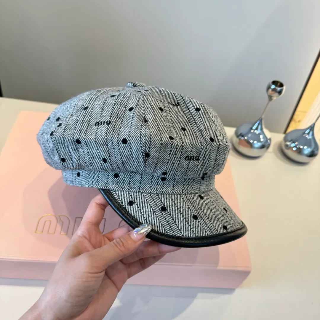 💰100¥ miumiu new duck bill painter's hat, head circumference 57cm