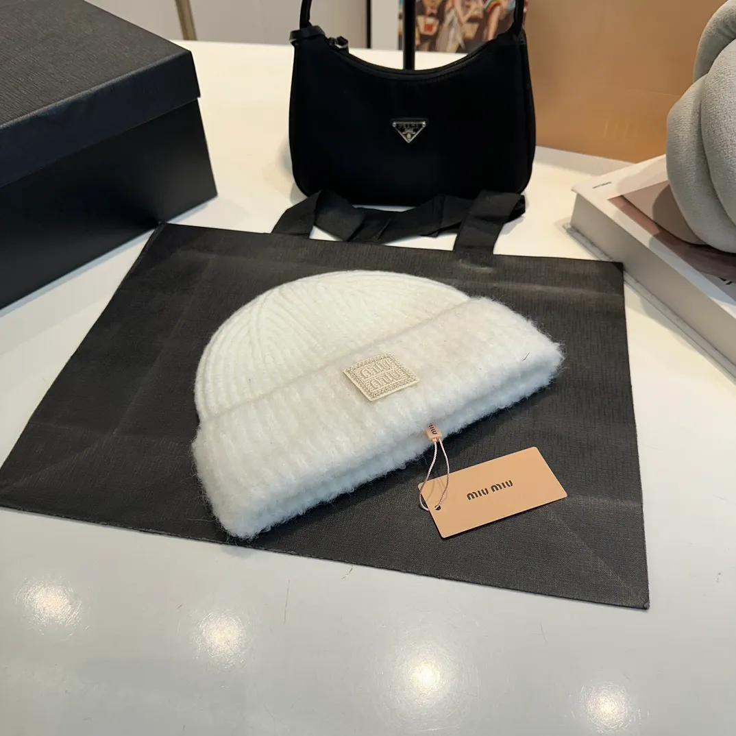 P50 miumiu 2024 autumn and winter new wool hat, 40% rabbit hair, 60% wool, high quality warm knitted hat