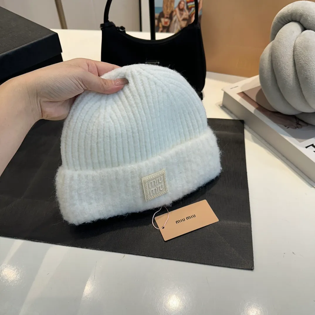 P50 miumiu 2024 autumn and winter new wool hat, 40% rabbit hair, 60% wool, high quality warm knitted hat
