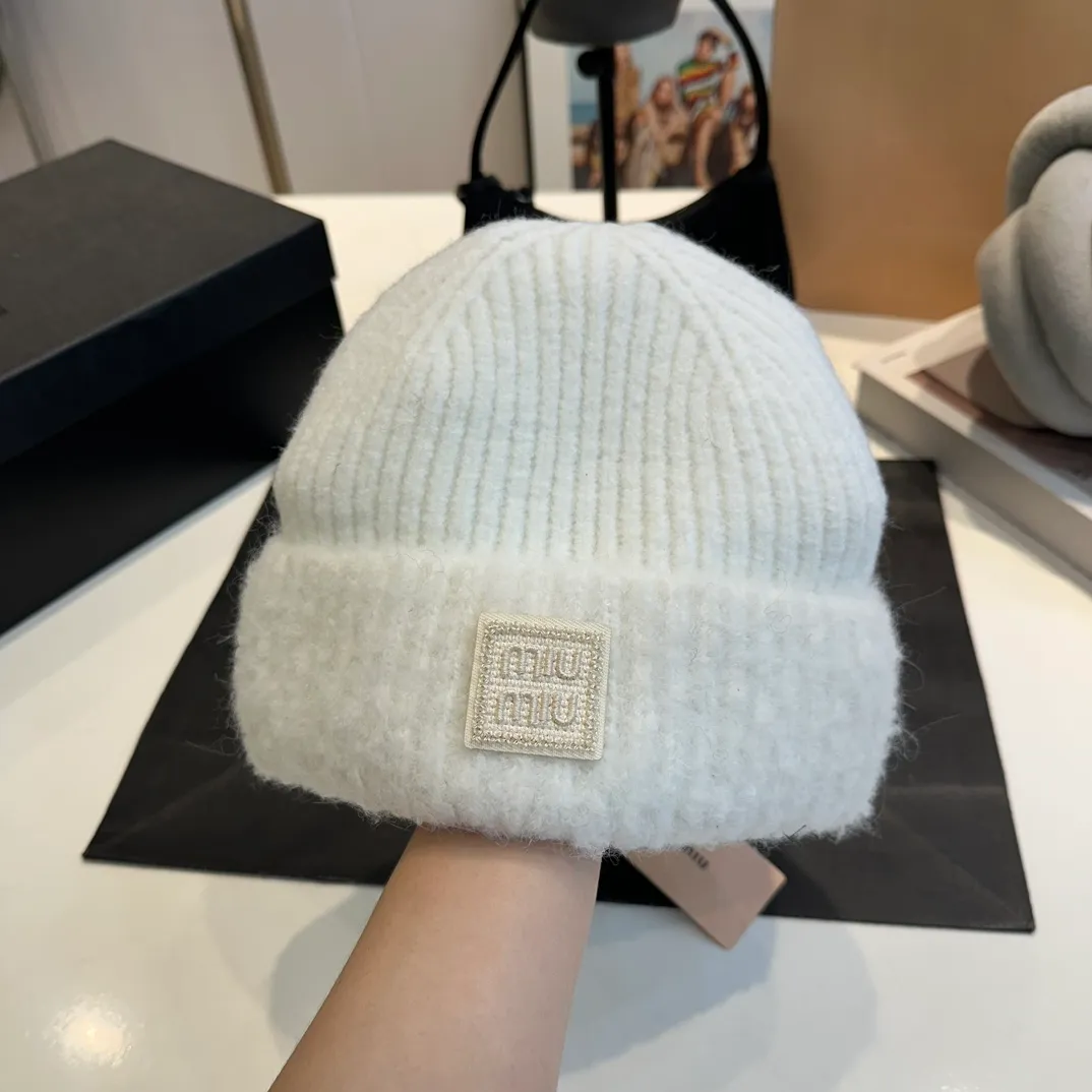 P50 miumiu 2024 autumn and winter new wool hat, 40% rabbit hair, 60% wool, high quality warm knitted hat