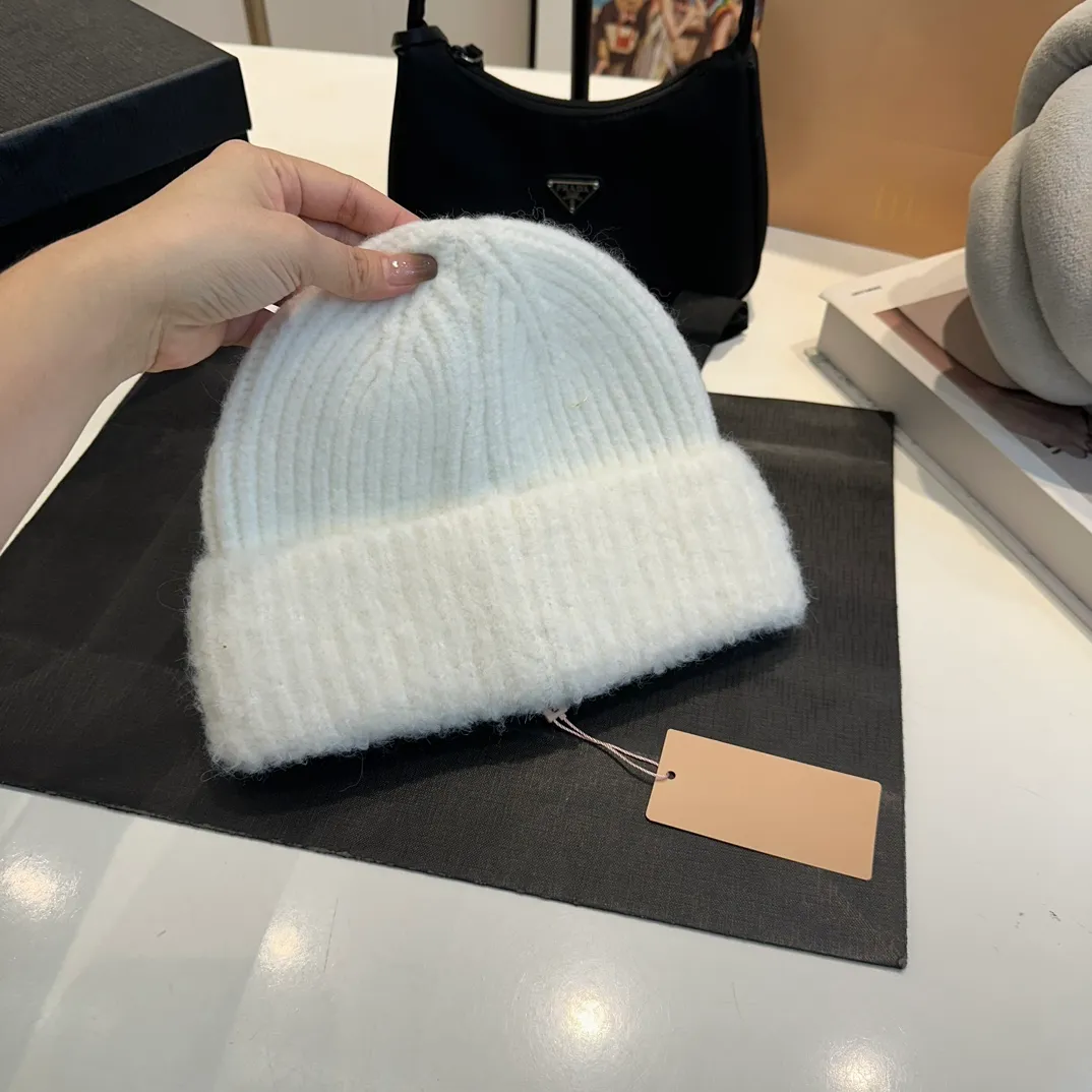 P50 miumiu 2024 autumn and winter new wool hat, 40% rabbit hair, 60% wool, high quality warm knitted hat