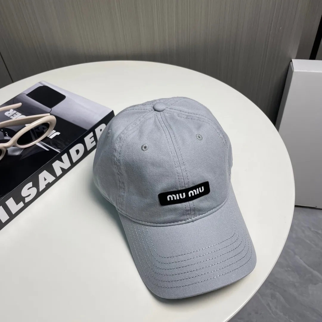 P60 miumiu new solid color baseball cap, the hottest color at the moment - full of street style! Trendy and versatile, Xiaohongshu grows grass, poison, get your boyfriend, and cool together