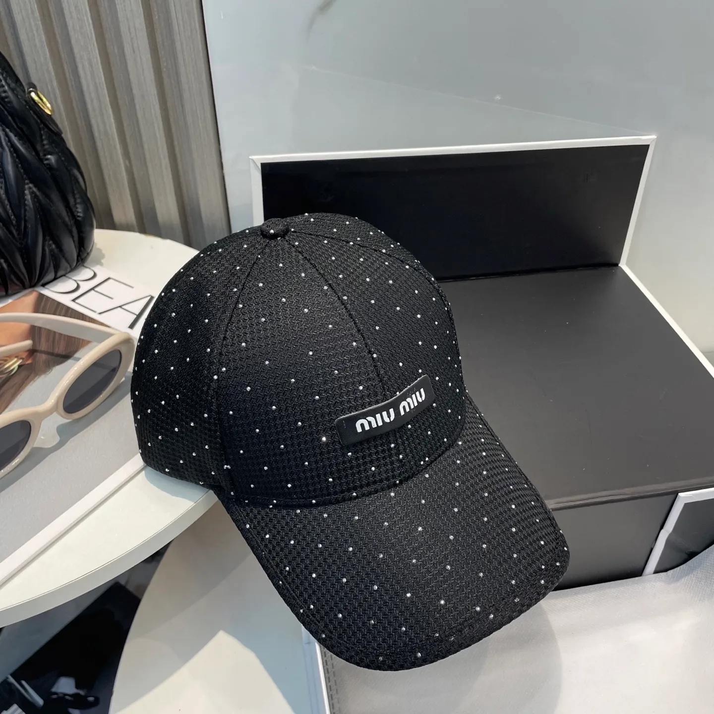 P50 miumiu new spring and summer full diamond baseball cap, the hottest color at the moment - full of street style! Trendy and versatile, Xiaohongshu grows grass, poison, get your boyfriend, and cool together