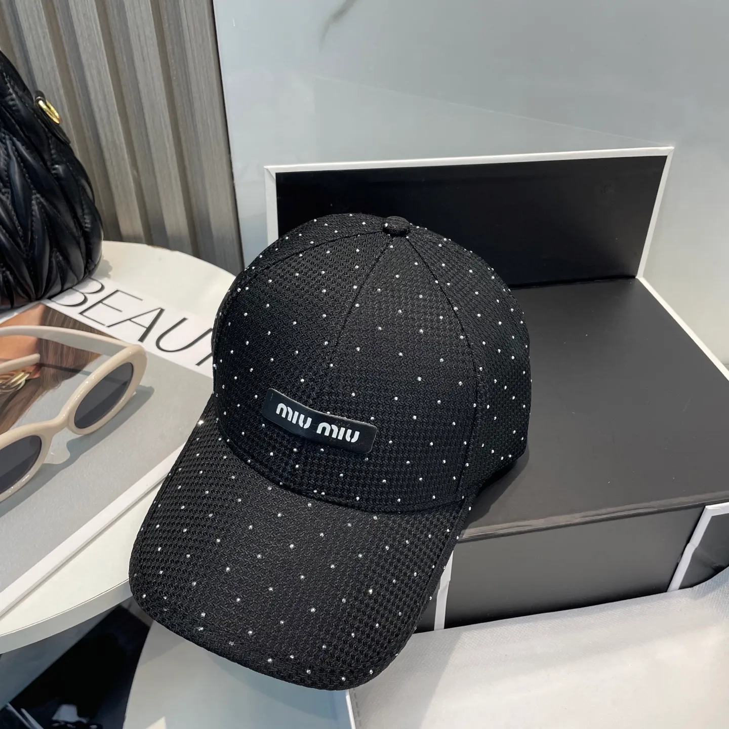 P50 miumiu new spring and summer full diamond baseball cap, the hottest color at the moment - full of street style! Trendy and versatile, Xiaohongshu grows grass, poison, get your boyfriend, and cool together