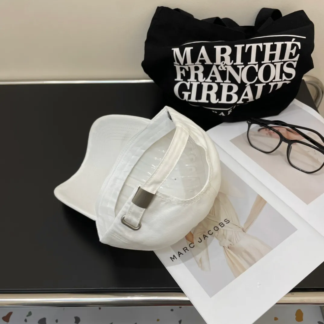 P66💛 Comes with dust bag. [Miumiu Miu Miu] 2024 new denim order style embroidered baseball cap🧢big brand style is super easy to match, hurry up and get it!