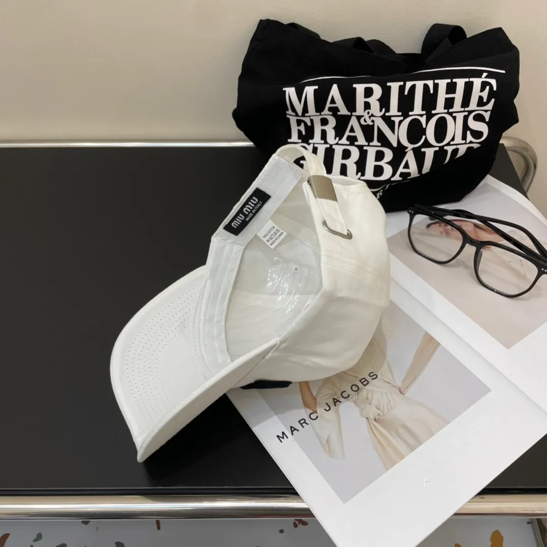 P66💛 Comes with dust bag. [Miumiu Miu Miu] 2024 new denim order style embroidered baseball cap🧢big brand style is super easy to match, hurry up and get it!