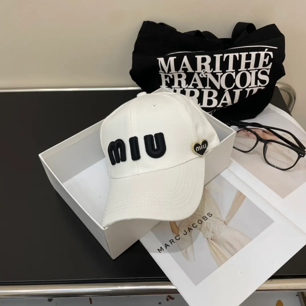 P66💛 Comes with dust bag. [Miumiu Miu Miu] 2024 new denim order style embroidered baseball cap🧢big brand style is super easy to match, hurry up and get it!