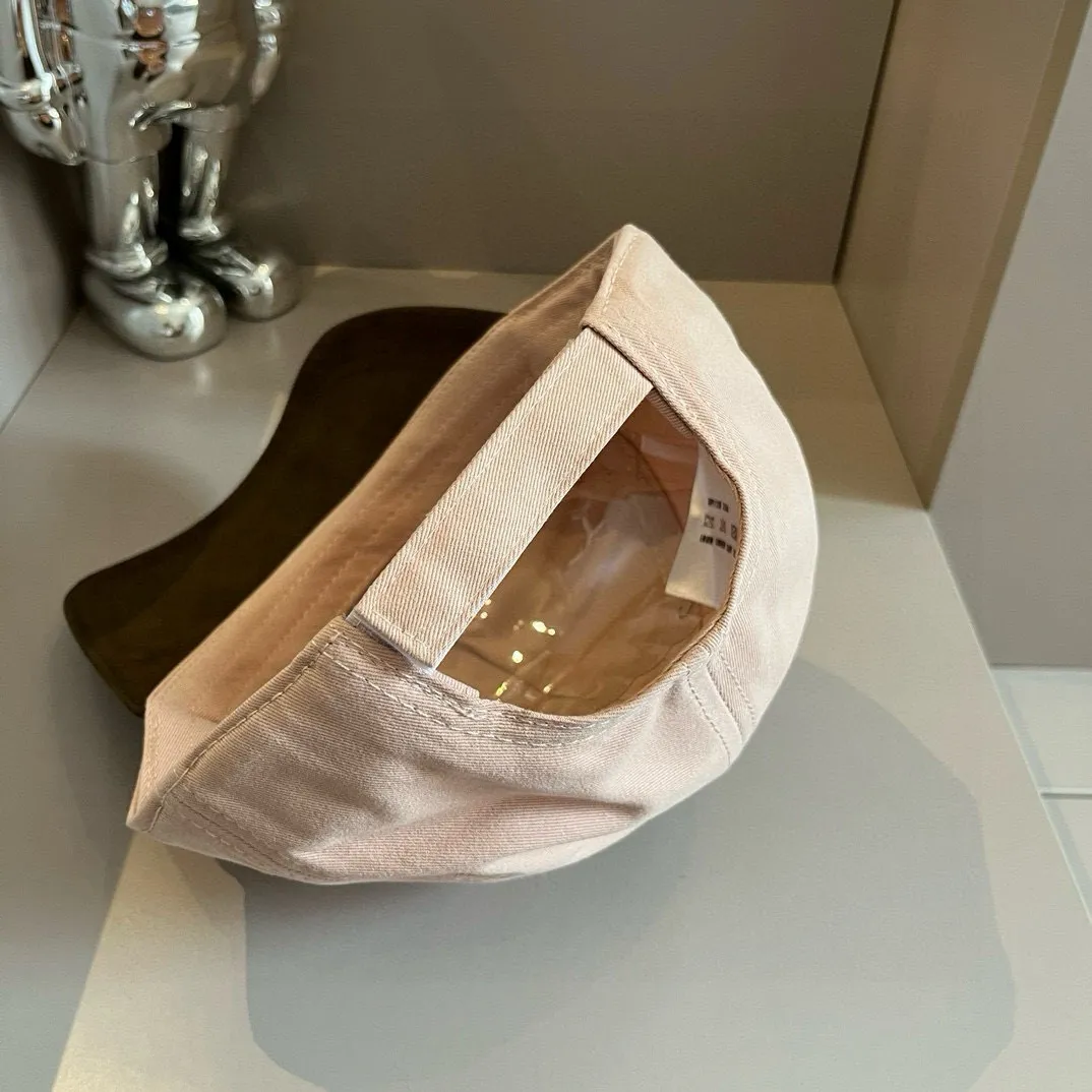 💰60¥ Miumiu official baseball cap, canvas cap, head circumference 57cm