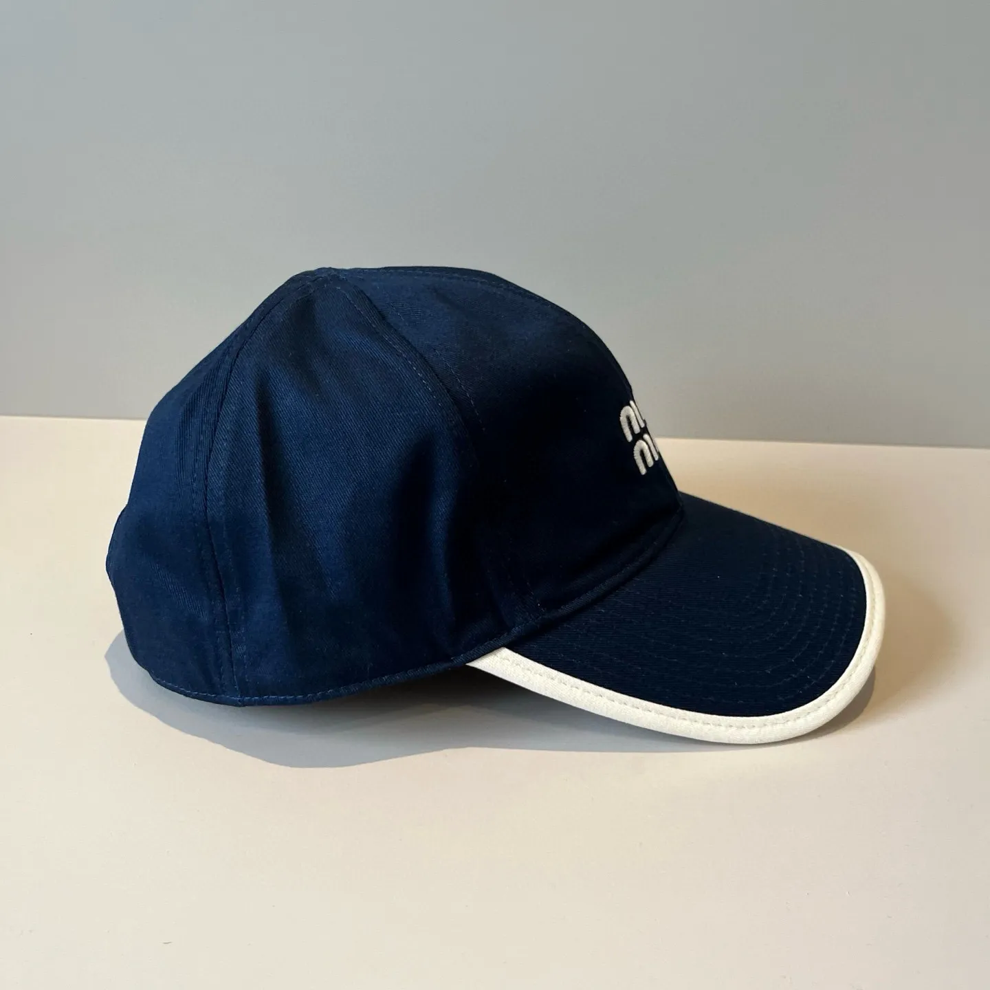 P60 miumiu original spring and summer new baseball cap, authentic mold-making and custom-made, the original workmanship is meticulous and the quality is superb!