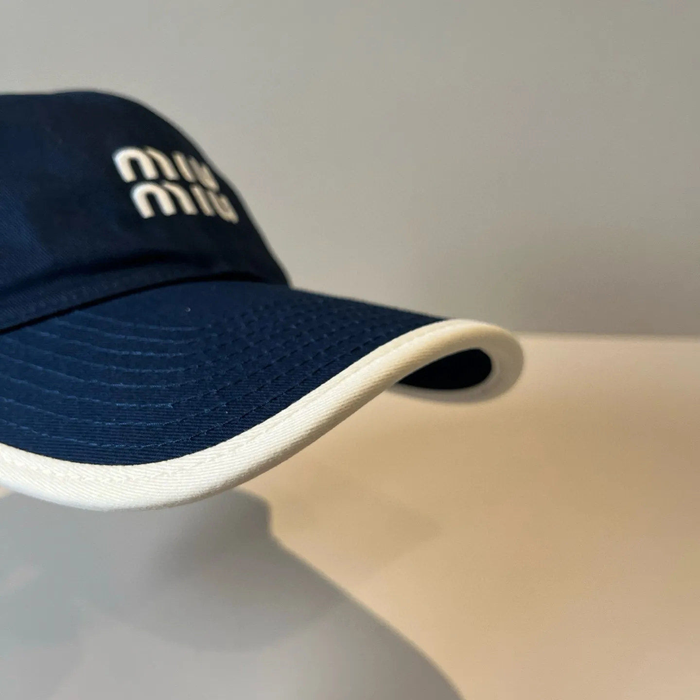 P60 miumiu original spring and summer new baseball cap, authentic mold-making and custom-made, the original workmanship is meticulous and the quality is superb!
