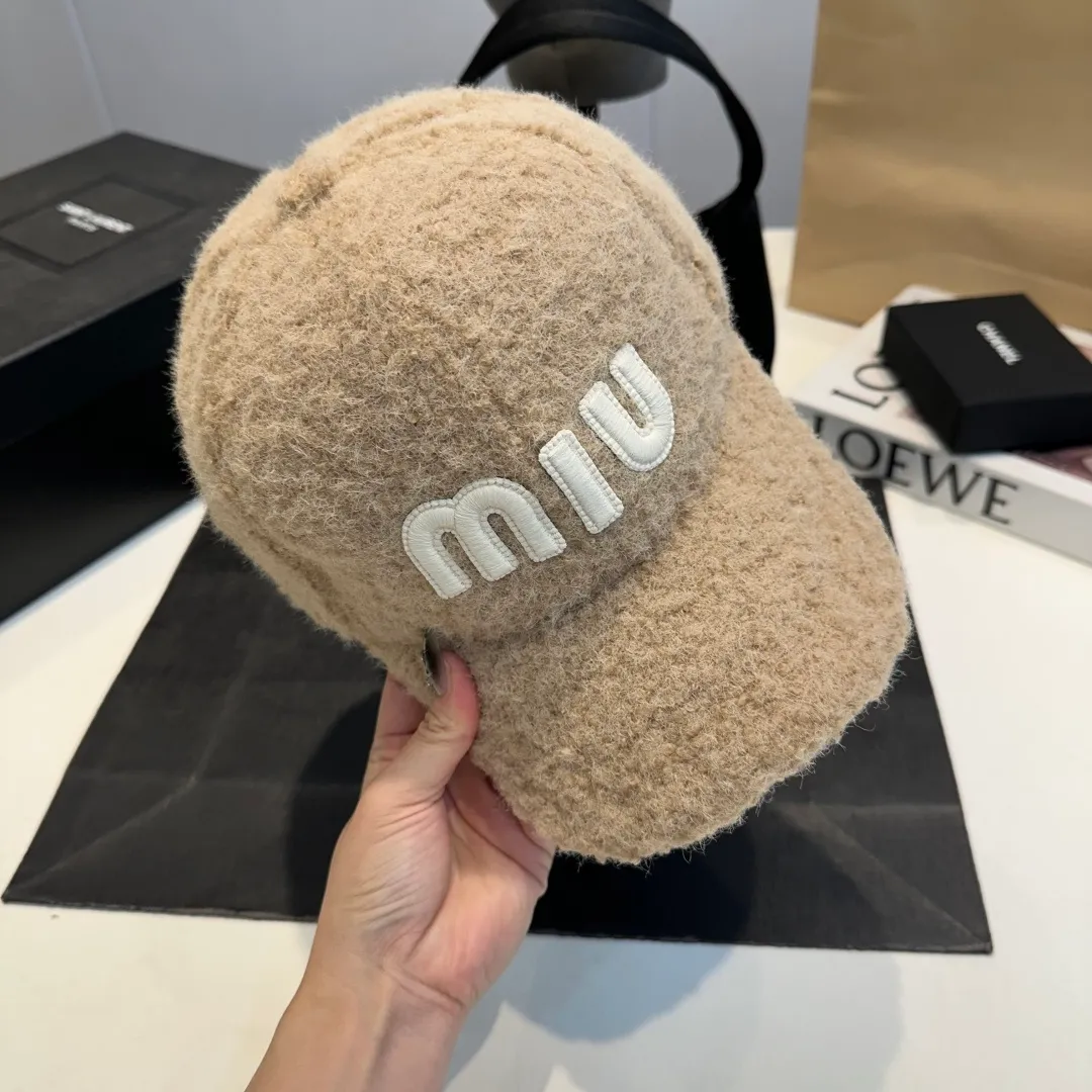 P56 Miumiu Miumiu new order style embroidered baseball cap🧢Big brand style is super easy to match, get it now!