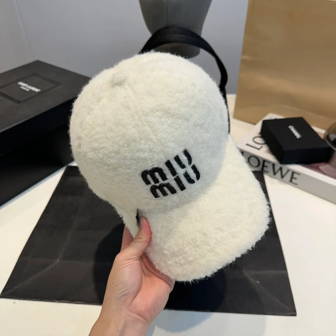 P56 Miumiu Miumiu new order style embroidered baseball cap🧢Big brand style is super easy to match, get it now!