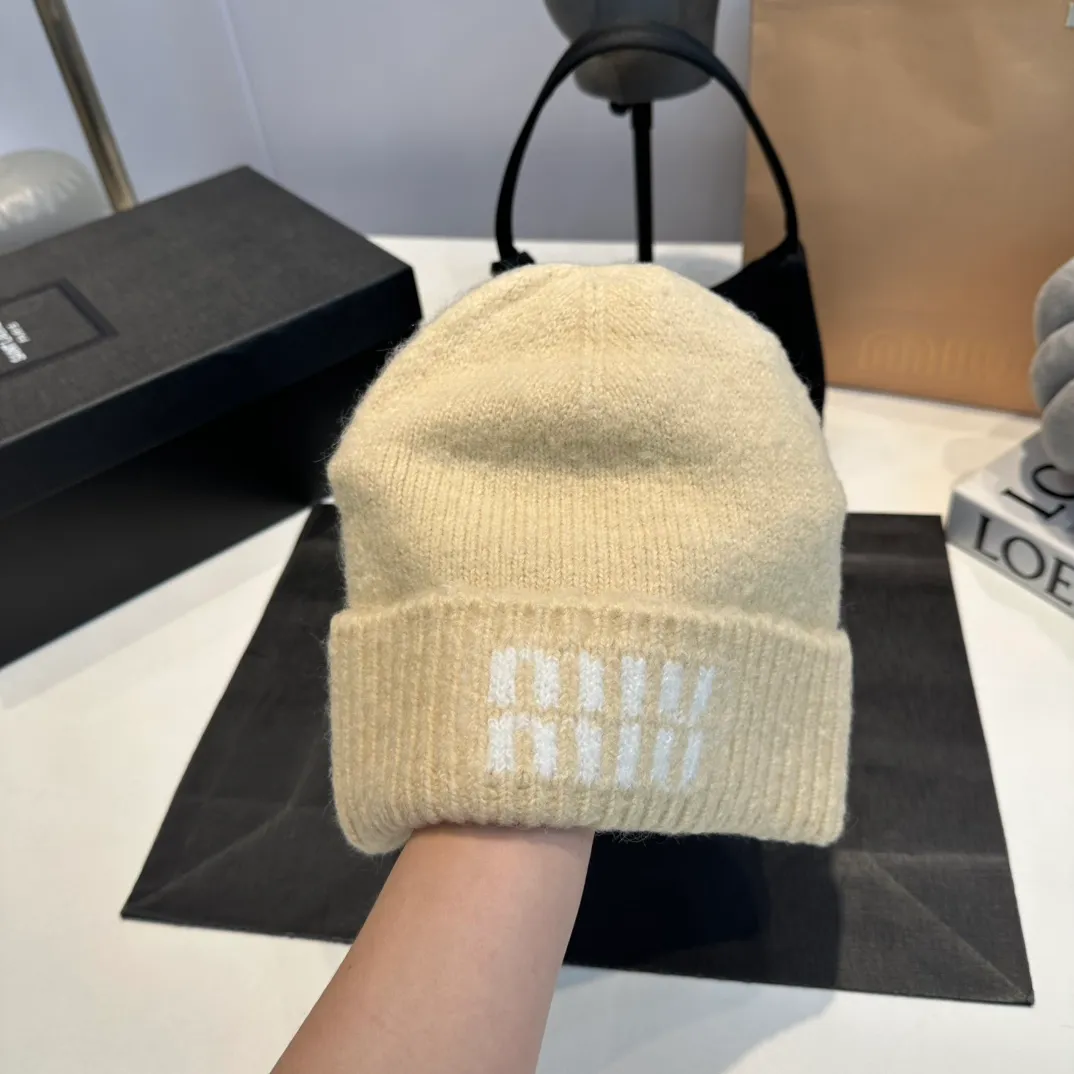 P56 miumiu Miu Miu counter new knitted woolen hat