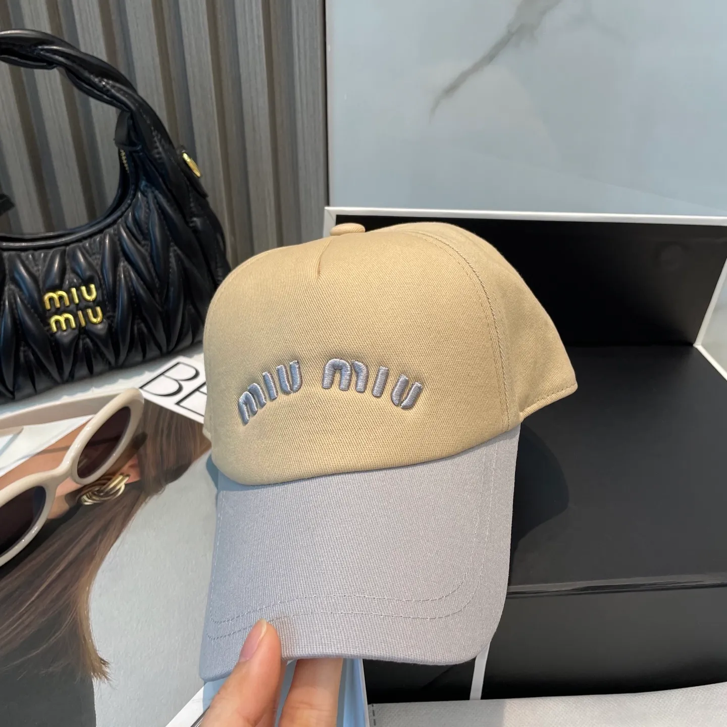 P60💛 Comes with dust bag. [Miumiu Miu Miu] New order style embroidered baseball cap🧢Big brand style is super easy to match, hurry up and get it!
