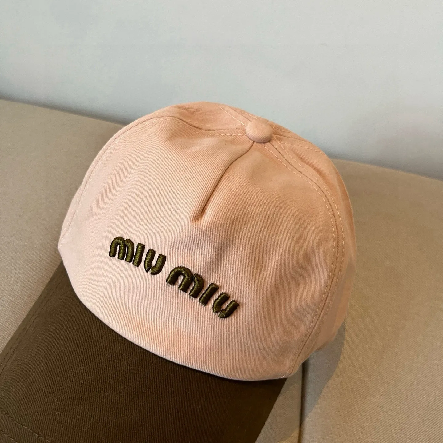 P60 miumiu original spring and summer new baseball cap, authentic mold-making and custom-made, the original workmanship is meticulous and the quality is superb!