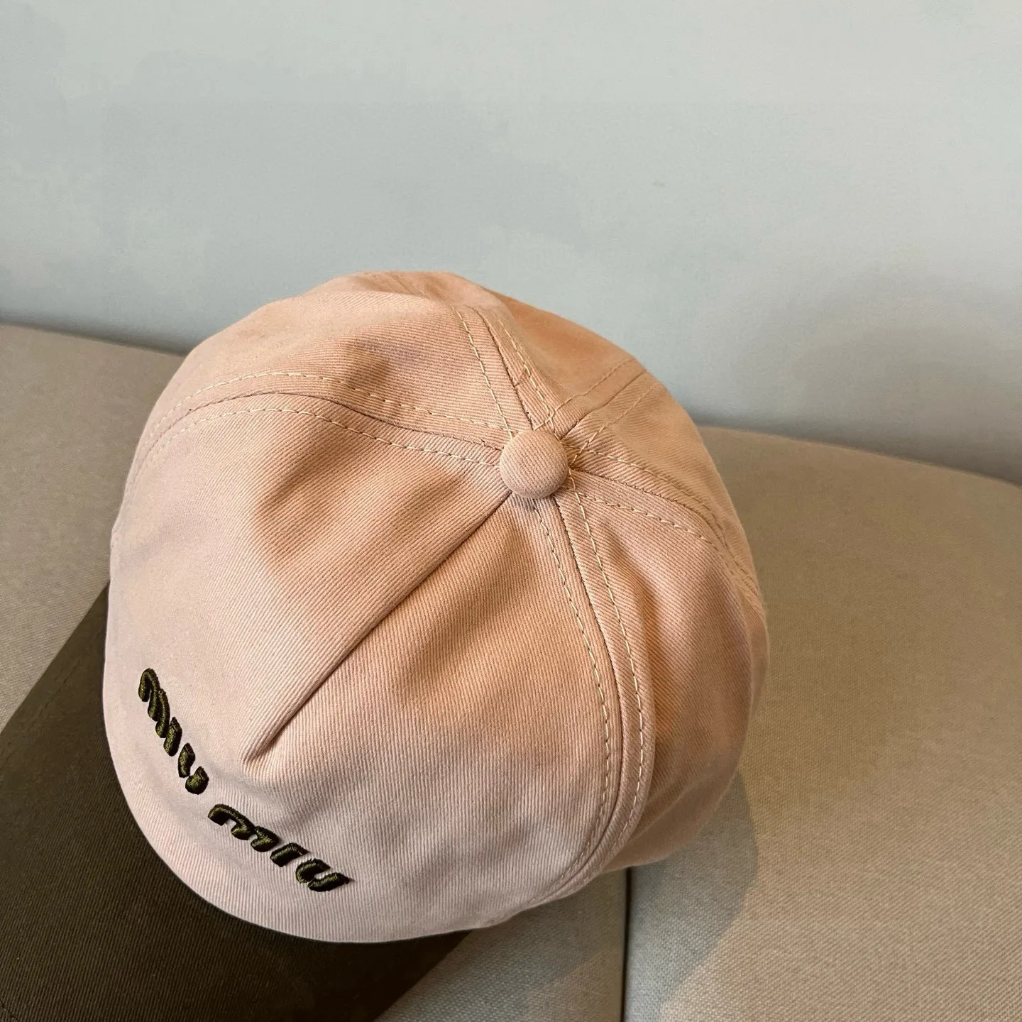 P60 miumiu original spring and summer new baseball cap, authentic mold-making and custom-made, the original workmanship is meticulous and the quality is superb!