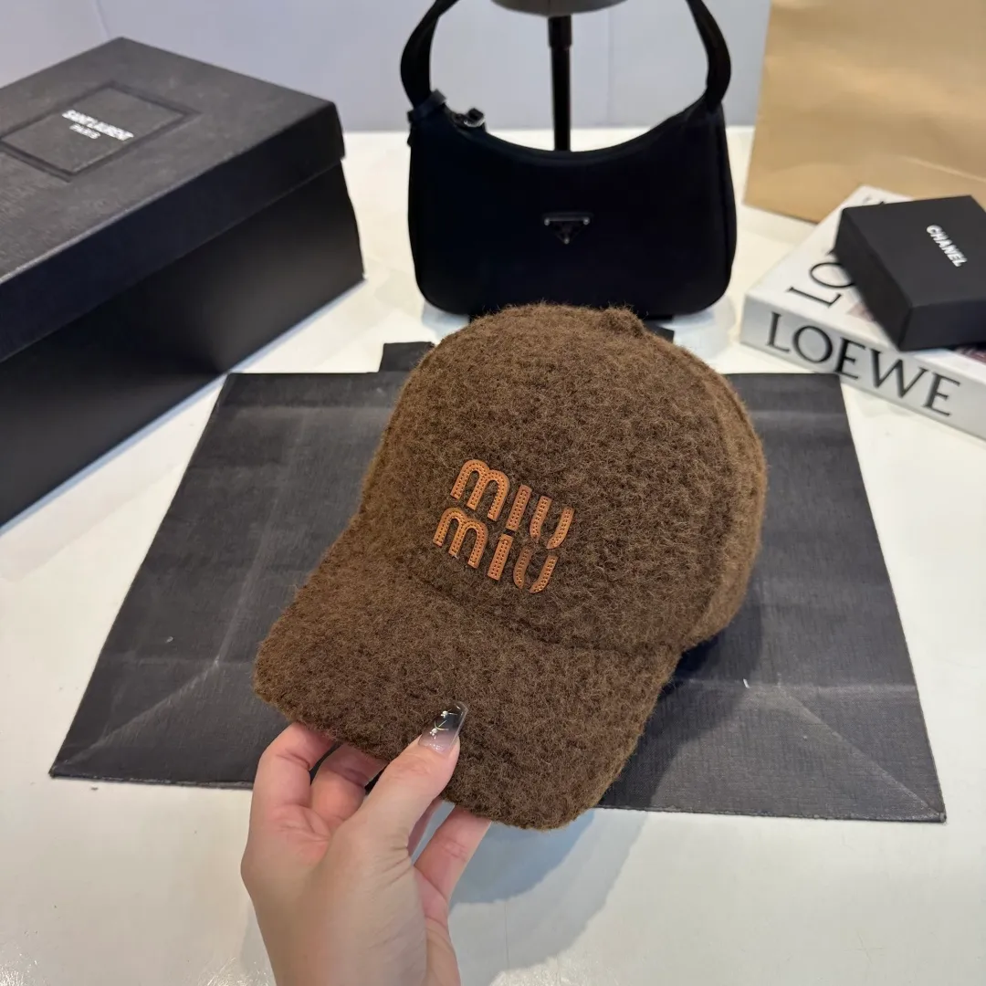 P56 Miumiu Miumiu new order style embroidered baseball cap🧢Big brand style is super easy to match, get it now!