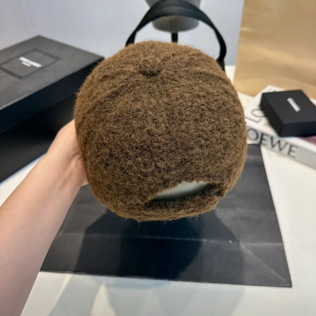 P56 Miumiu Miumiu new order style embroidered baseball cap🧢Big brand style is super easy to match, get it now!