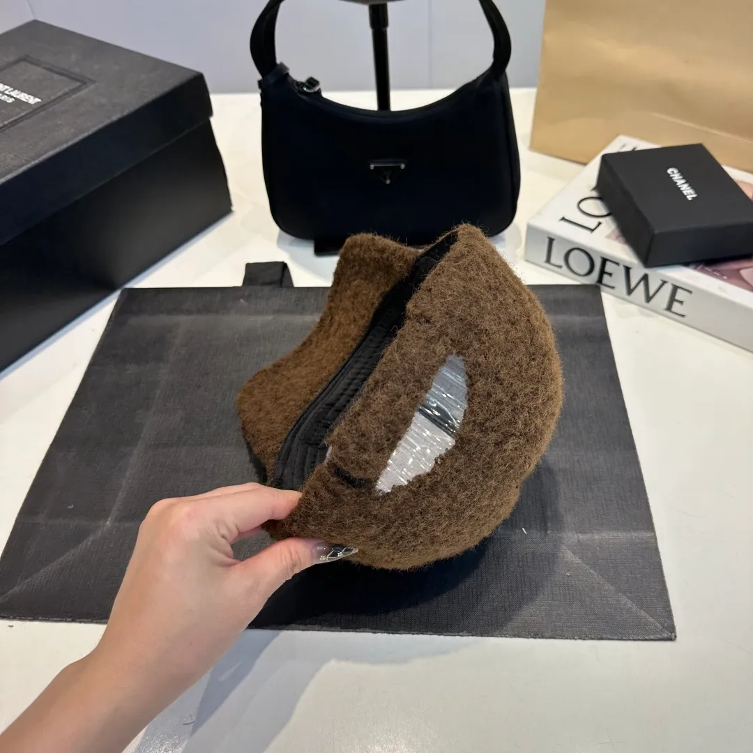 P56 Miumiu Miumiu new order style embroidered baseball cap🧢Big brand style is super easy to match, get it now!