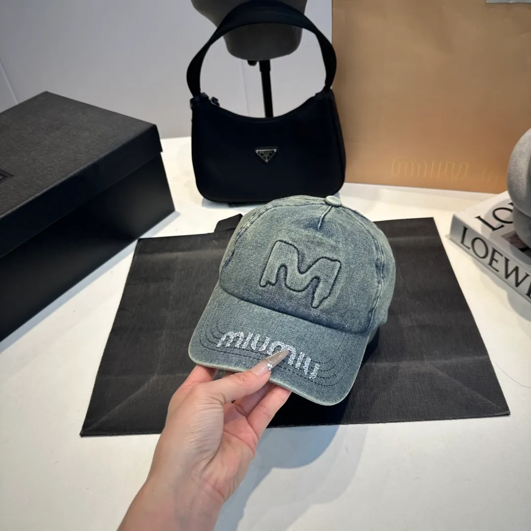P60 miumiu Xiaohongshu popular recommendation. Original new baseball cap, authentic mold-making and custom-made, original workmanship is meticulous and the quality is superb!