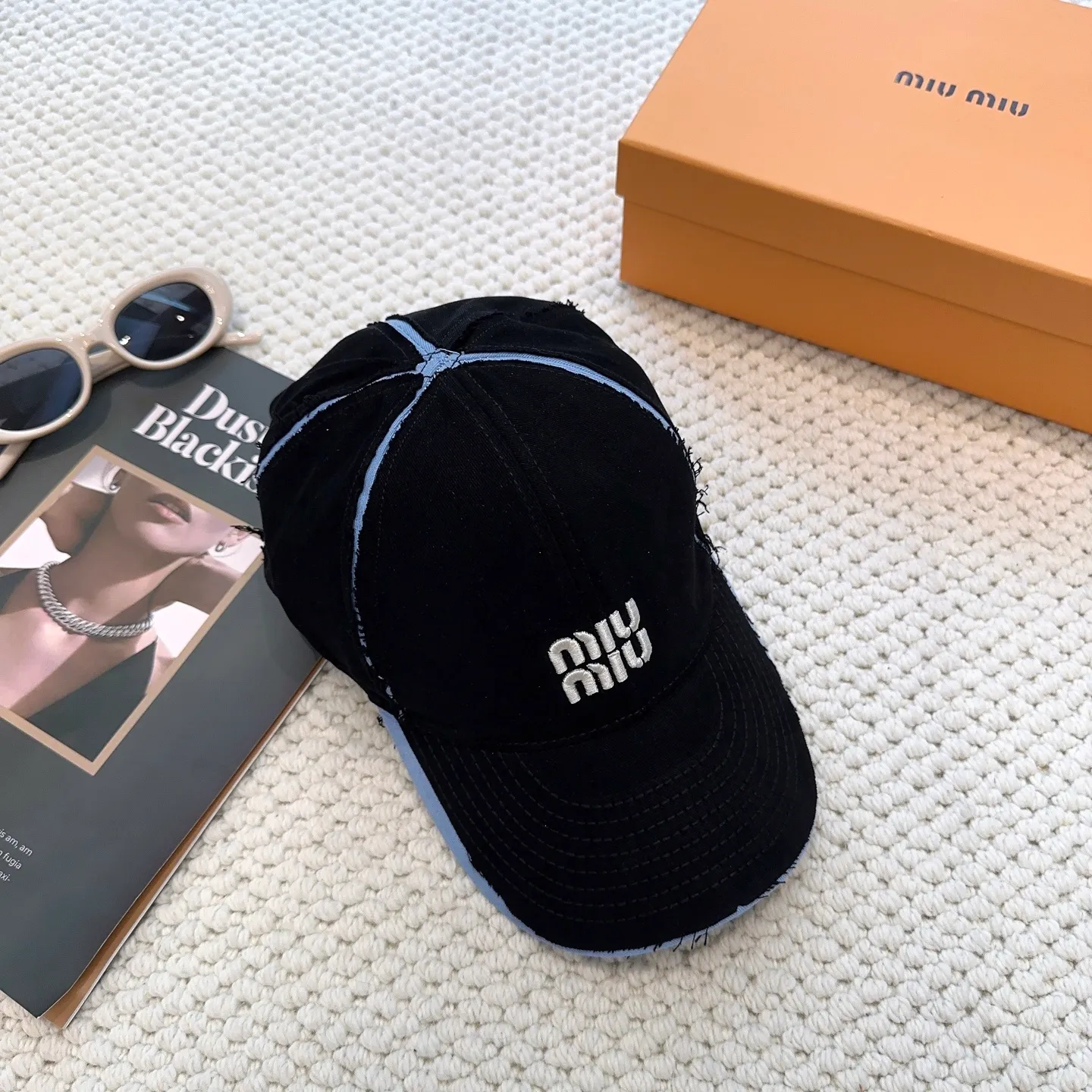 P86💛 Comes with dust bag. [Miumiu Miu Miu] High version of the new order style embroidered baseball cap🧢The big brand style is super easy to match, so hurry up and get it!