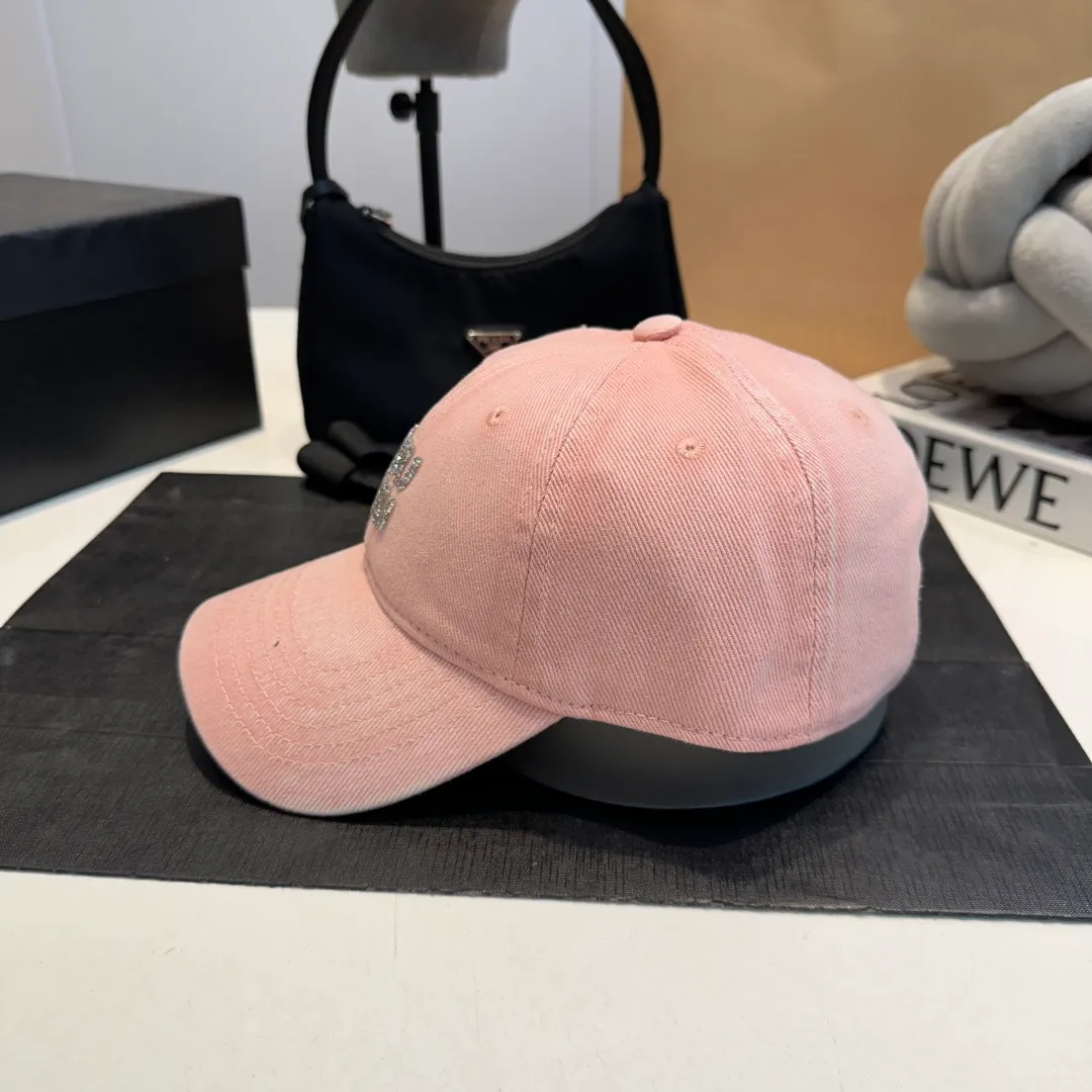 P60 miumiu new 25 spring and summer baseball cap, widened to show a small head, 25 spring and summer new logo embroidery, same style for men and women