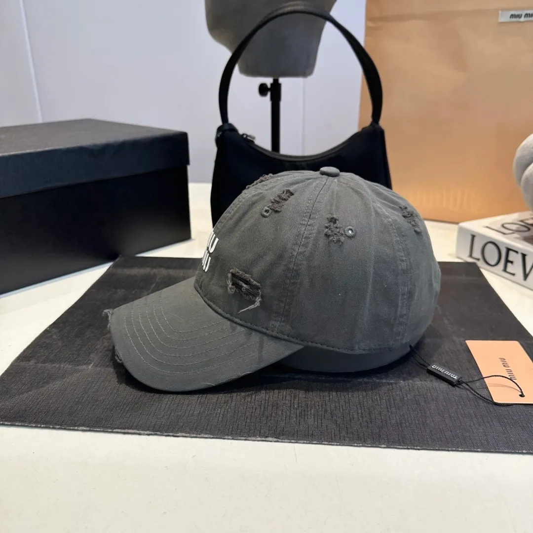 P60 miumiu new ripped baseball cap, high-grade fabric, head circumference 57cm