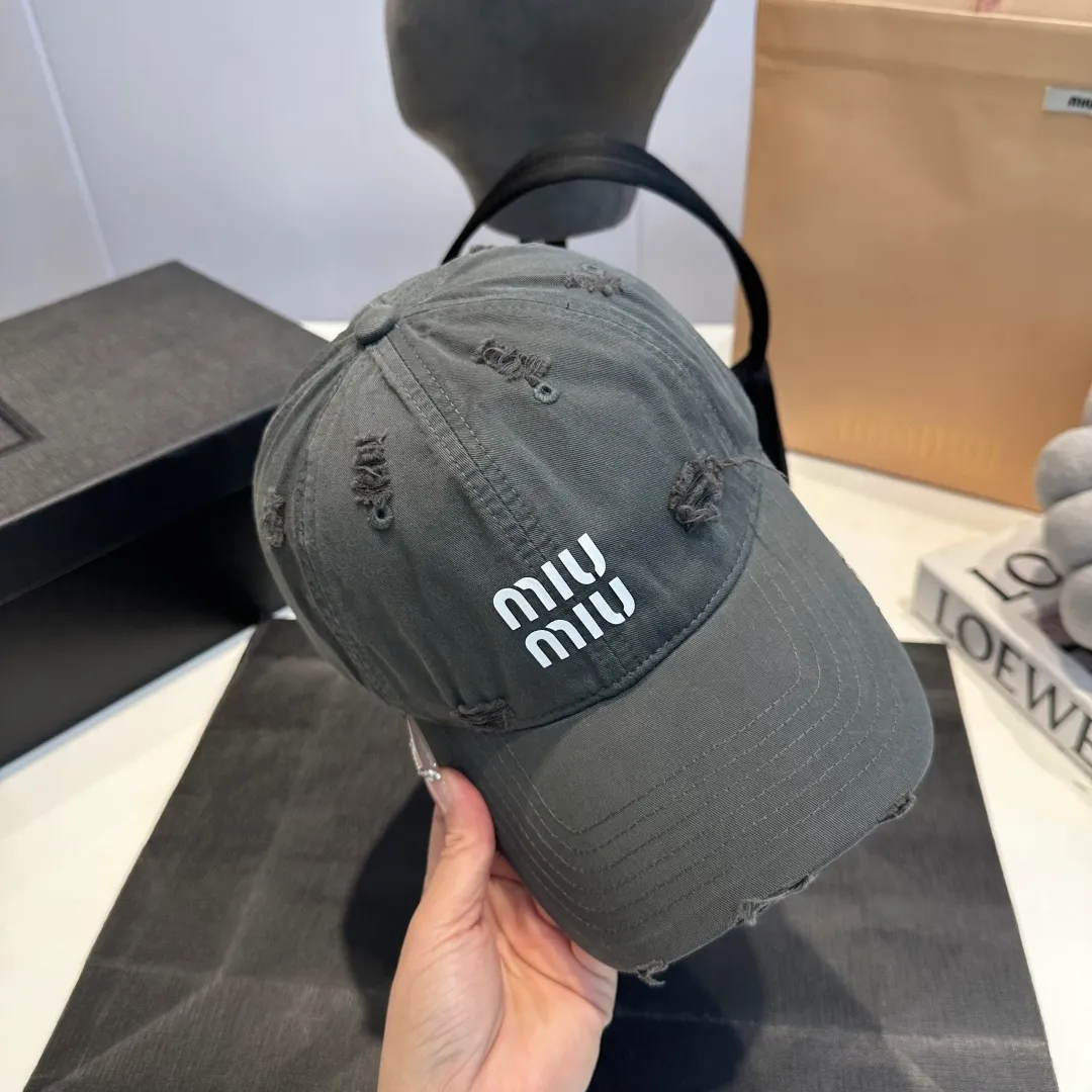 P60 miumiu new ripped baseball cap, high-grade fabric, head circumference 57cm