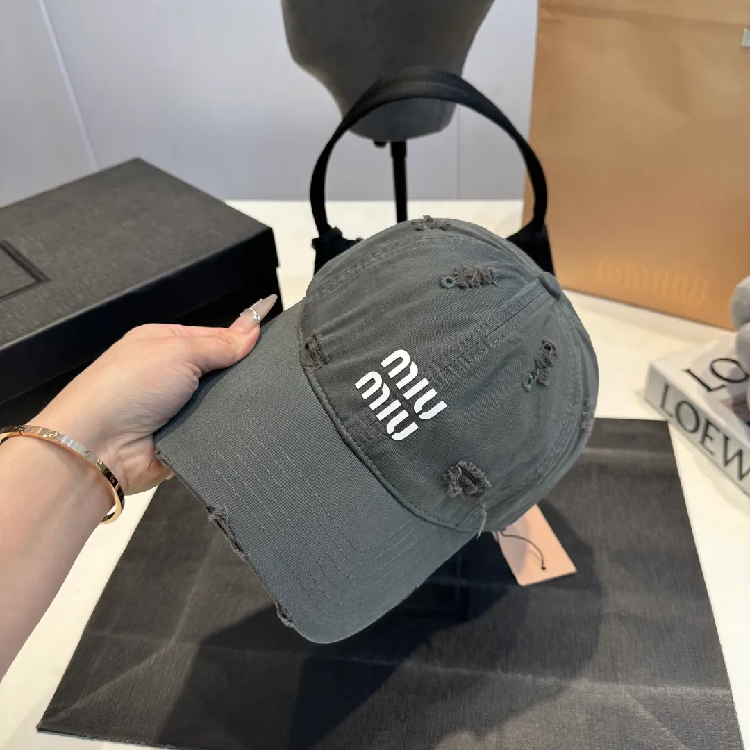 P60 miumiu new ripped baseball cap, high-grade fabric, head circumference 57cm