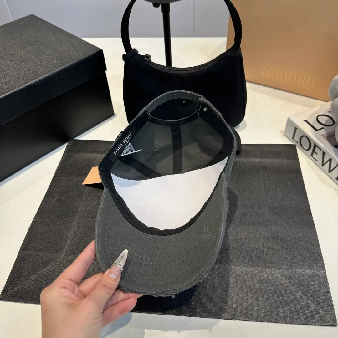 P60 miumiu new ripped baseball cap, high-grade fabric, head circumference 57cm