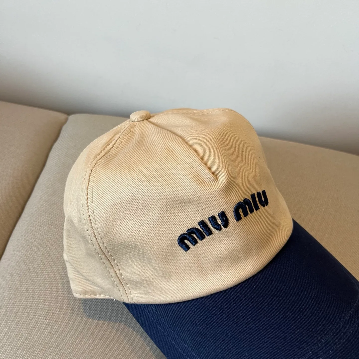 P60 miumiu original spring and summer new baseball cap, authentic mold-making and custom-made, the original workmanship is meticulous and the quality is superb!