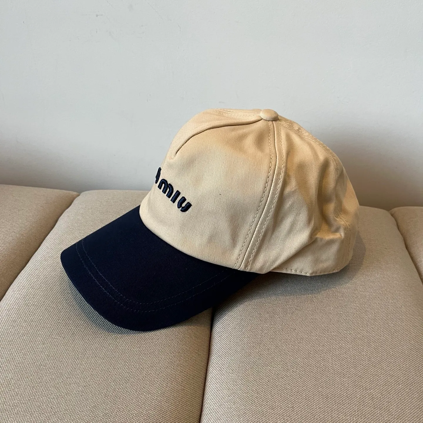 P60 miumiu original spring and summer new baseball cap, authentic mold-making and custom-made, the original workmanship is meticulous and the quality is superb!