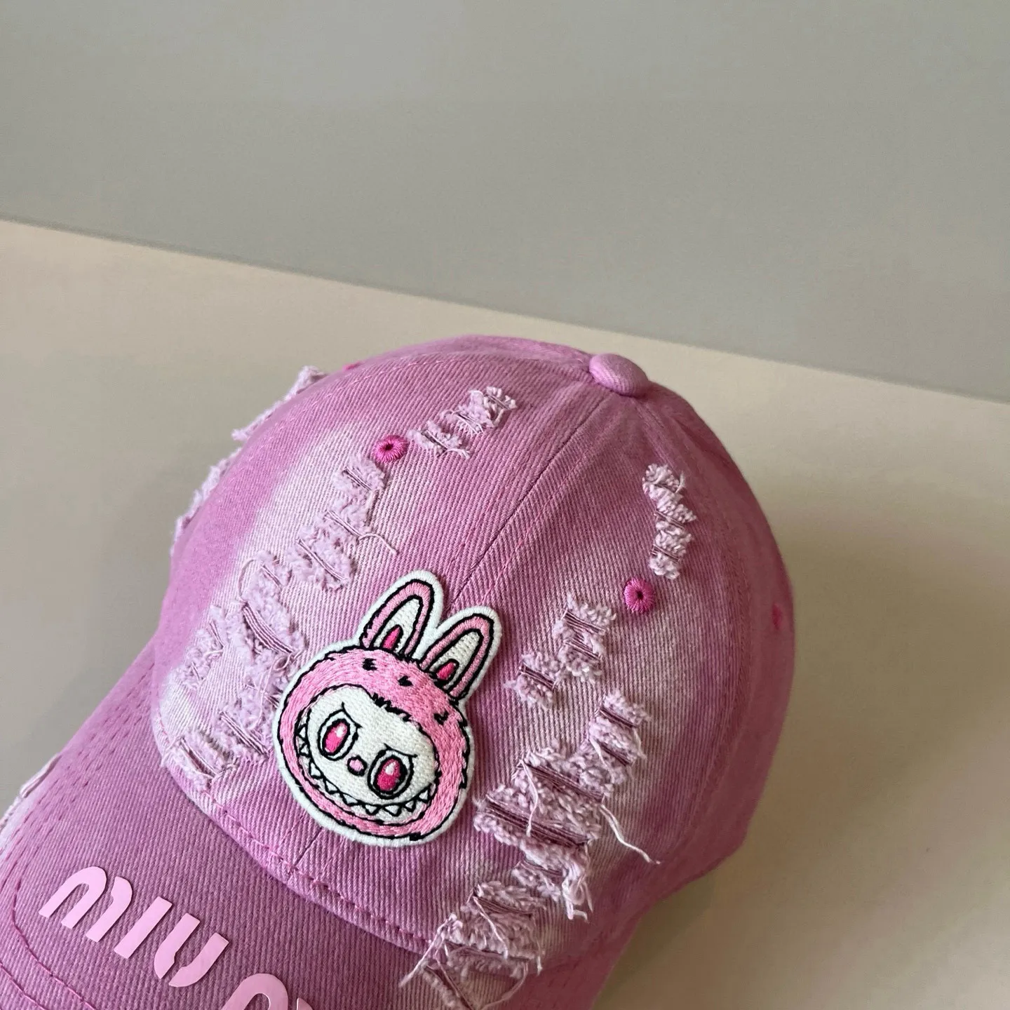 P60 miumiu original spring and summer new baseball cap, authentic mold-making and custom-made, the original workmanship is meticulous and the quality is superb!