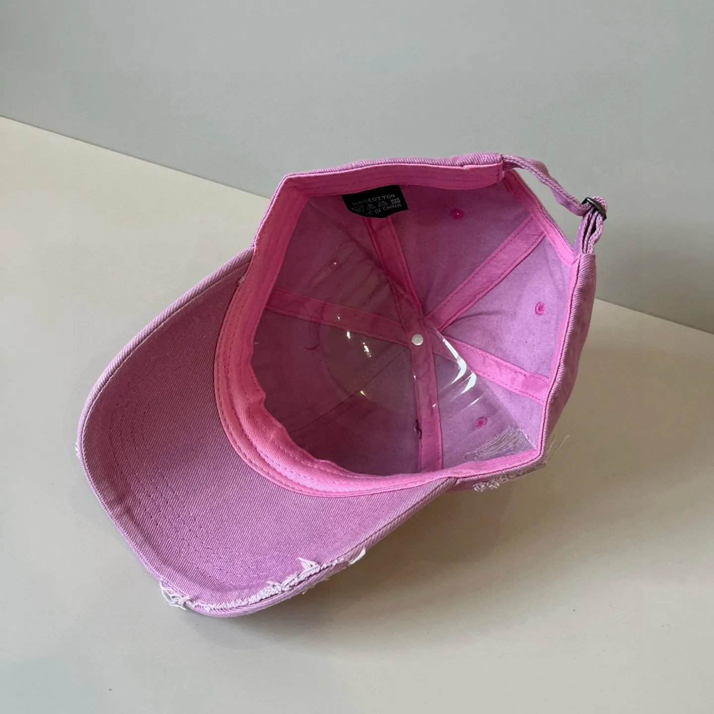 P60 miumiu original spring and summer new baseball cap, authentic mold-making and custom-made, the original workmanship is meticulous and the quality is superb!