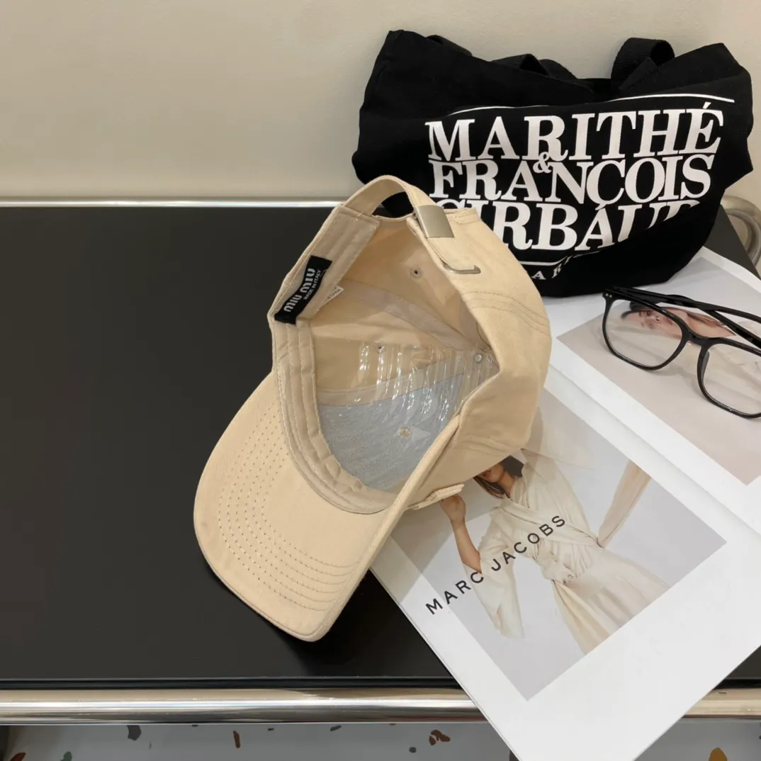 P66💛 Comes with dust bag. [Miumiu Miu Miu] 2024 new denim order style embroidered baseball cap🧢big brand style is super easy to match, hurry up and get it!