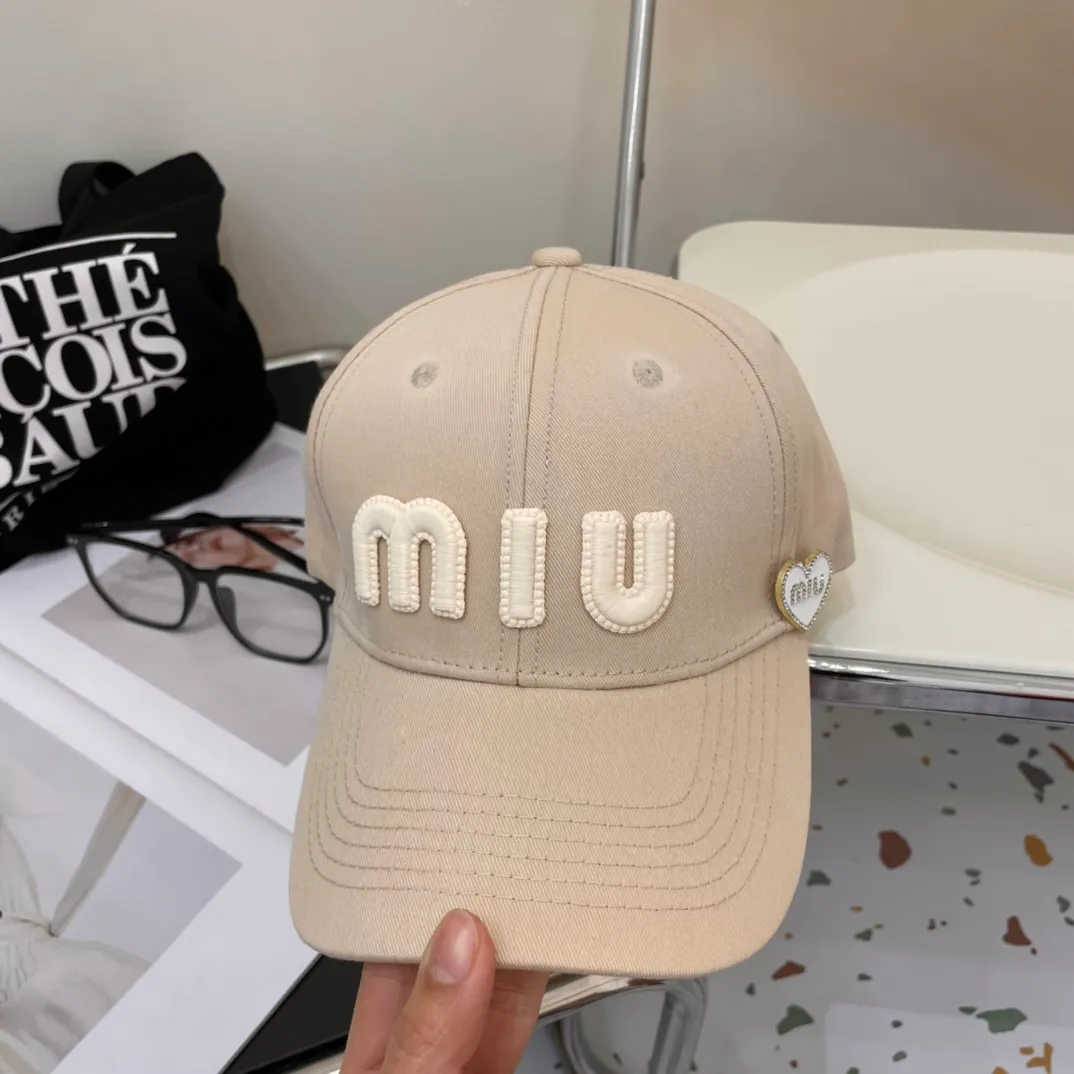 P66💛 Comes with dust bag. [Miumiu Miu Miu] 2024 new denim order style embroidered baseball cap🧢big brand style is super easy to match, hurry up and get it!