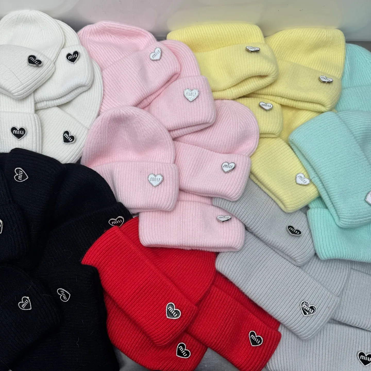 Order style miumiu beanie is shipped✈️