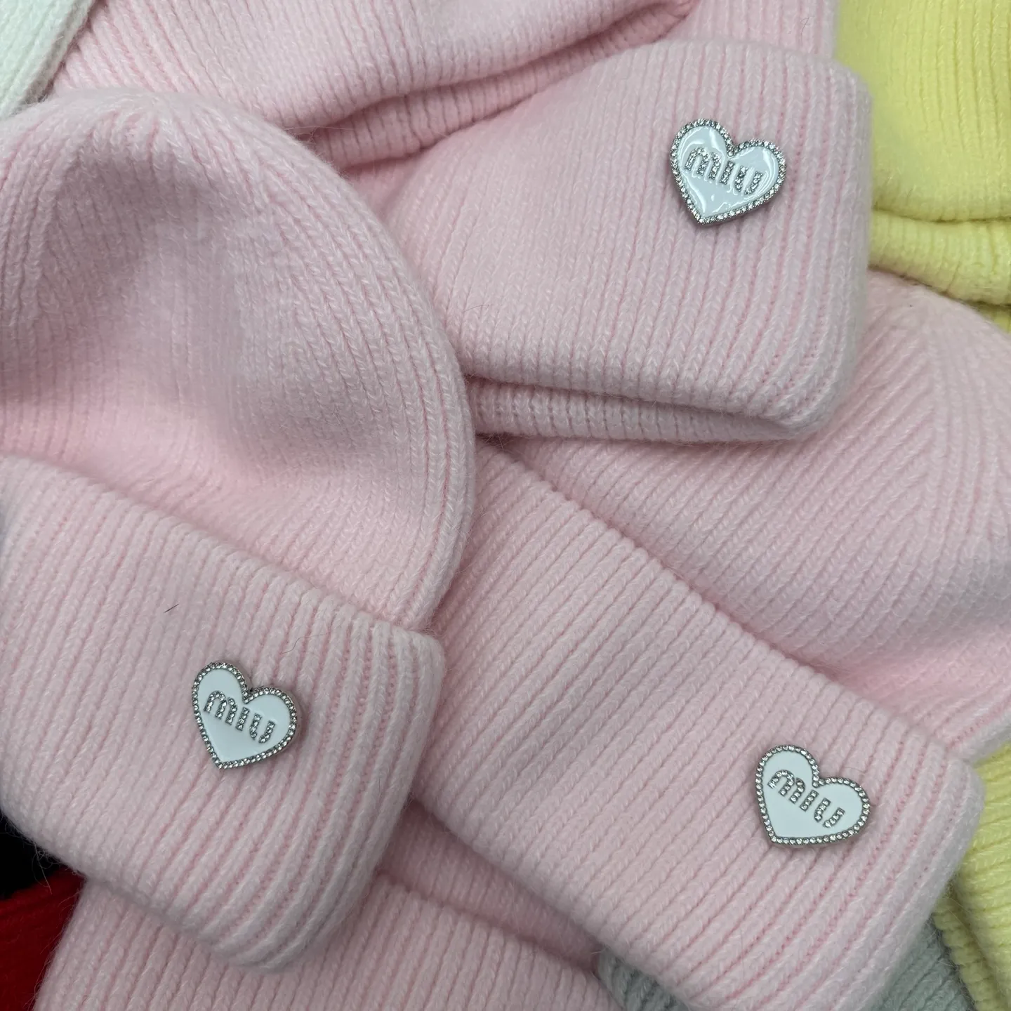 Order style miumiu beanie is shipped✈️