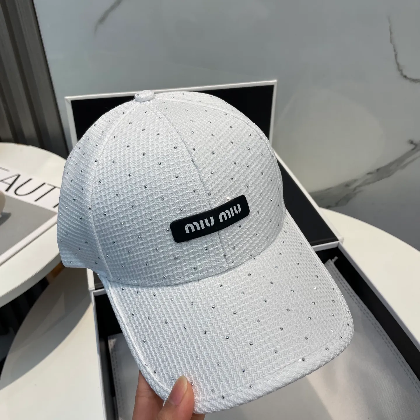 P50 miumiu new spring and summer full diamond baseball cap, the hottest color at the moment - full of street style! Trendy and versatile, Xiaohongshu grows grass, poison, get your boyfriend, and cool together