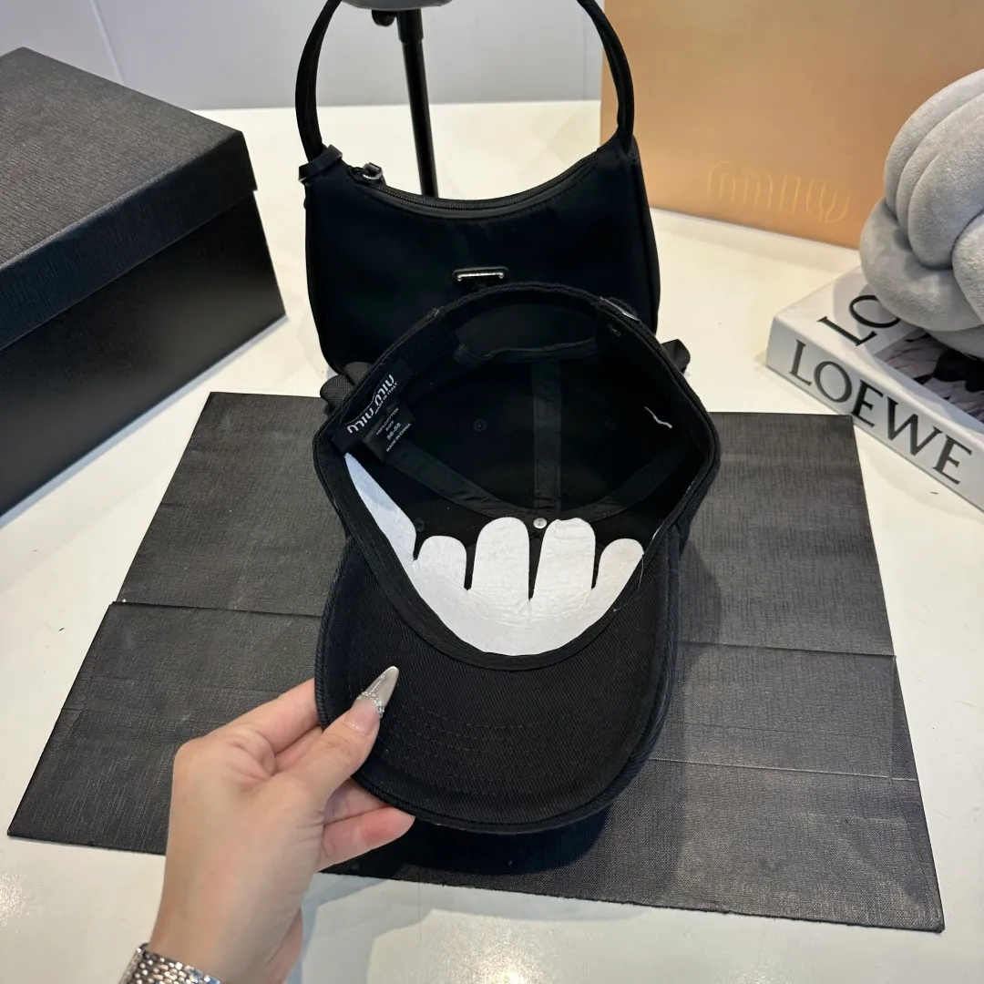 P60 miumiu new 25 spring and summer baseball cap, widened to show a small head, 25 spring and summer new logo embroidery, same style for men and women